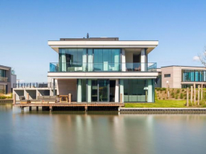 Luxury villa with private pool on the Veerse Meer